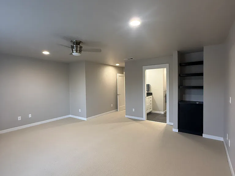 515 G St #124 — Photo 13