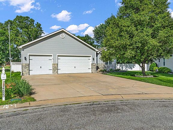 2nd image of 4520 SW Woods Dr