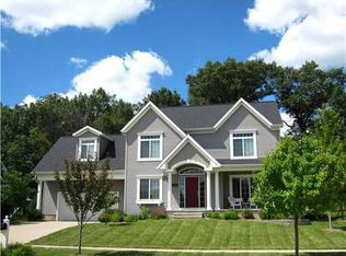 5324 Oak Creek Dr NE, Cedar Rapids, IA 52411