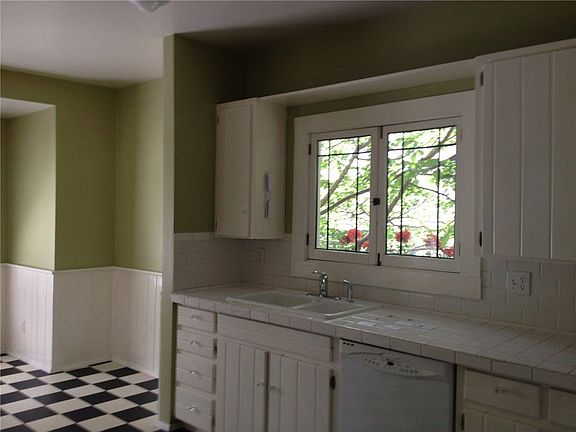 5th image of 1110 Pine Ave