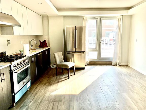 4th image of 15816 79th Ave APT N202