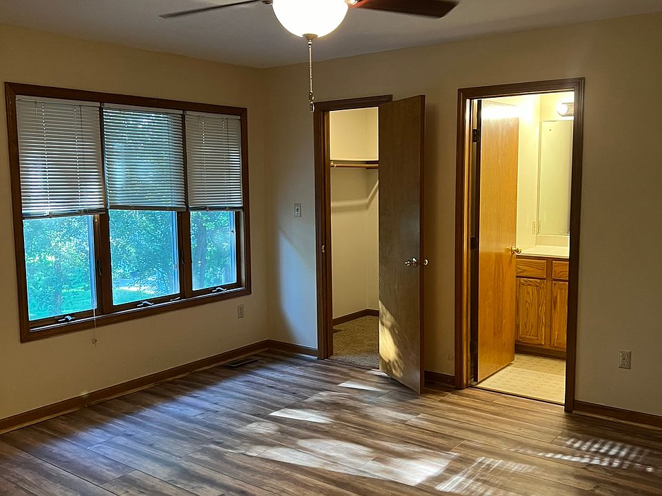 Master bedroom, walk-in closet, bathroom on-suite
