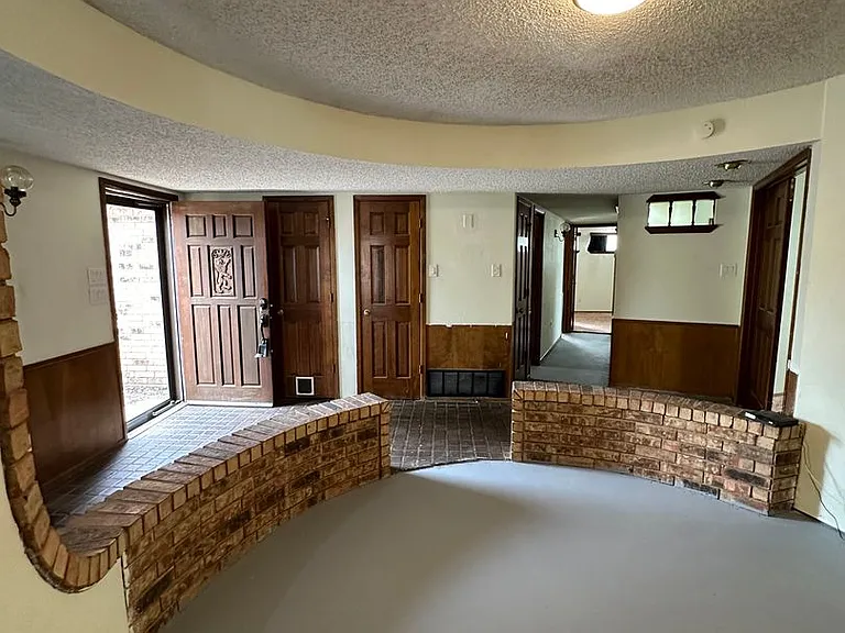 1021 W Yucca Ave — Photo 5