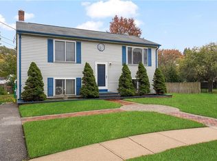 8 Linda Cir, Warwick, RI 02886