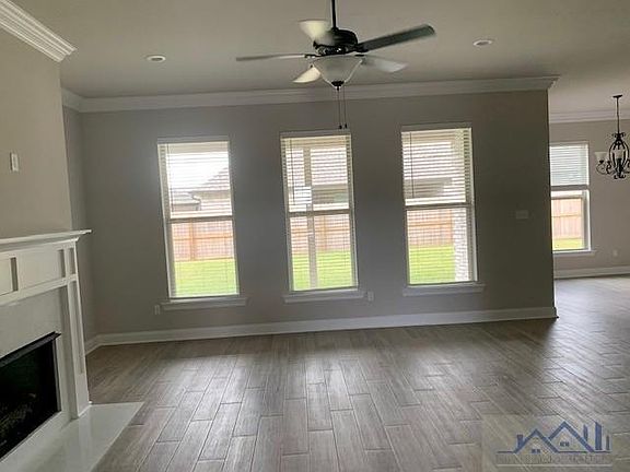 3rd image of 121 Kingswood Ave