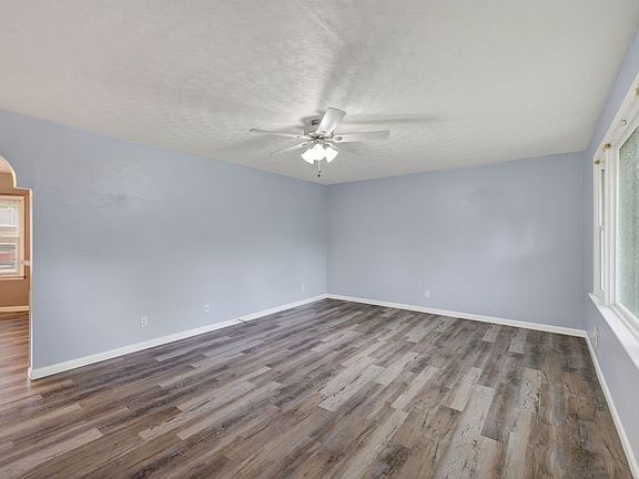 4th image of 601 Rock Dr