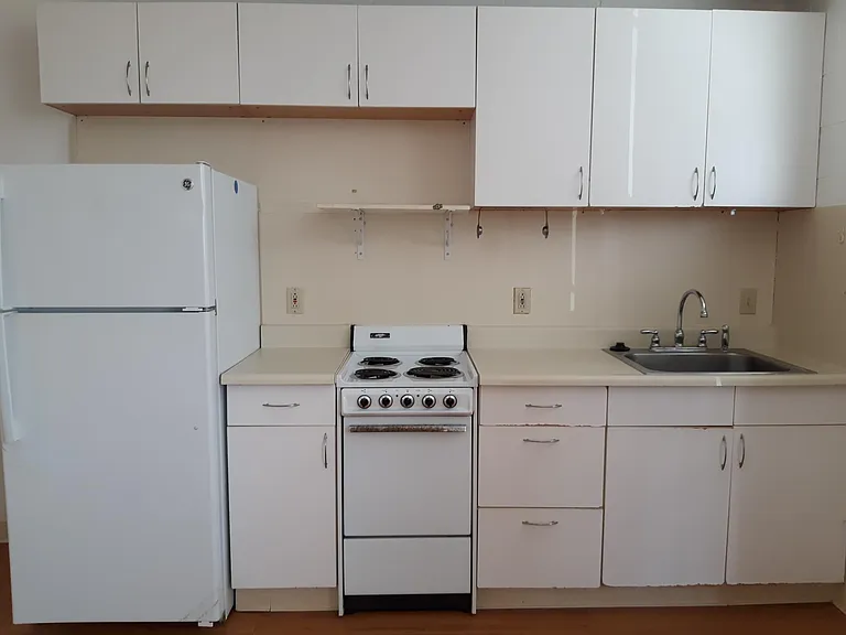 1442 Wilder Ave #5 — Photo 2
