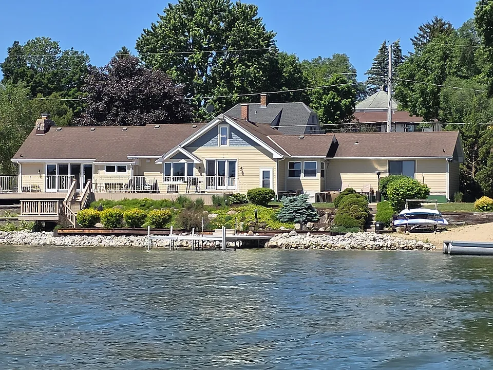 338 Lake Dr
