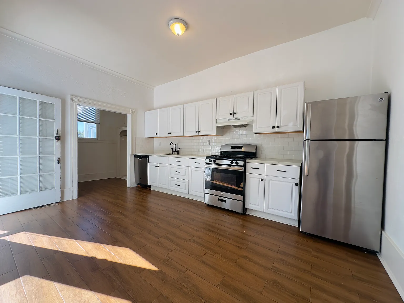 1 bed, $3,000 — Photo 2