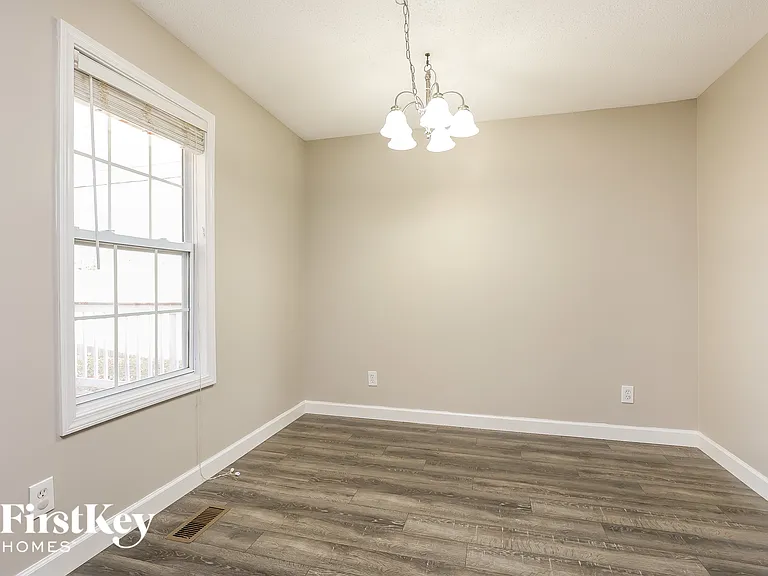 3860 Man O War Blvd — Photo 5