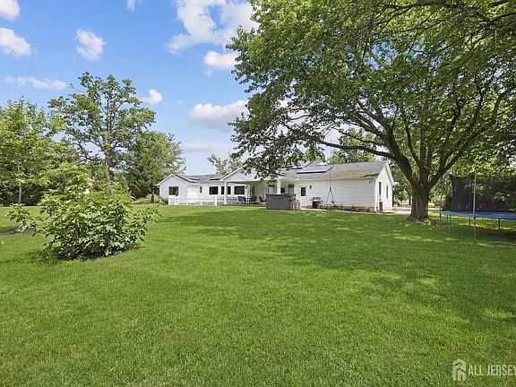 3rd image of 23 Cranbury Neck Rd