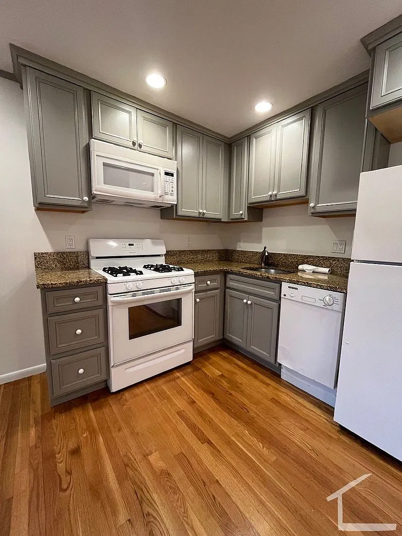 362 Market St #8H Boston MA 02135 — Photo 2