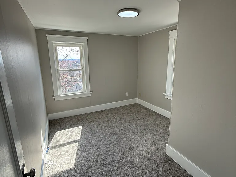 683 Sharon St — Photo 5