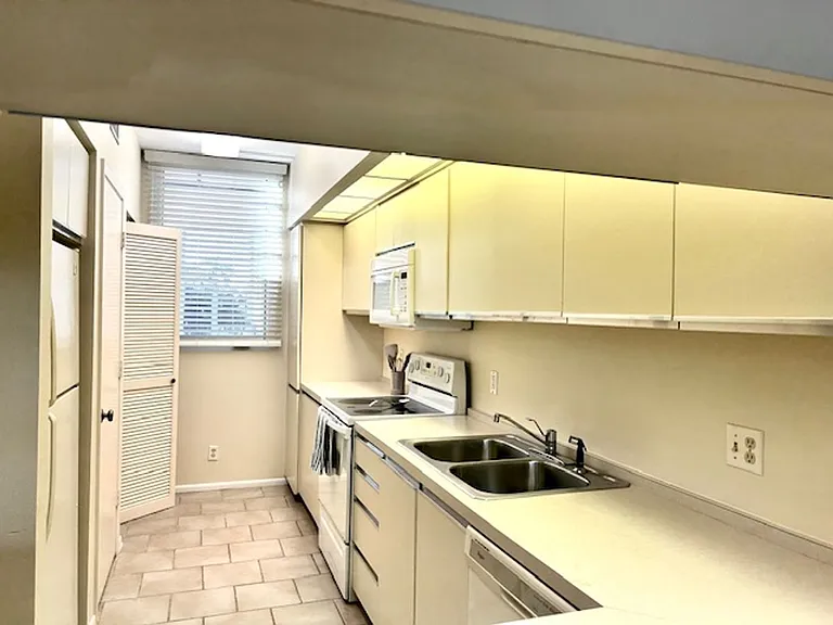 1095 Gulf Of Mexico Dr #104 — Photo 6