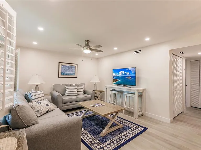 527 Broad Ave S #527 — Photo 8