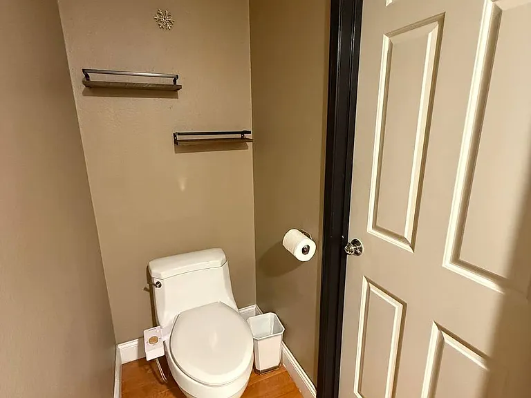 21620 Burbank Blvd #15 — Photo 10