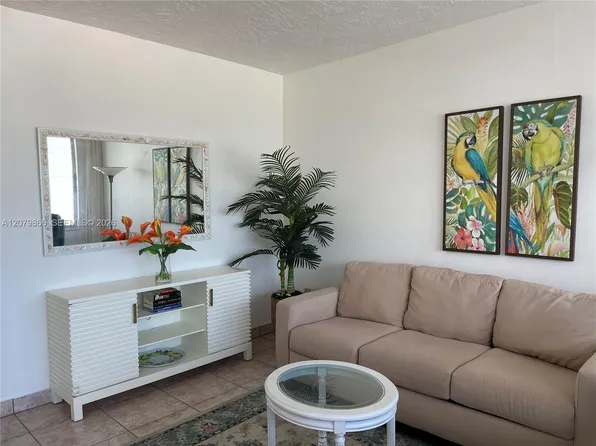 3177 S Ocean Dr APT 321, Hallandale, FL 33009