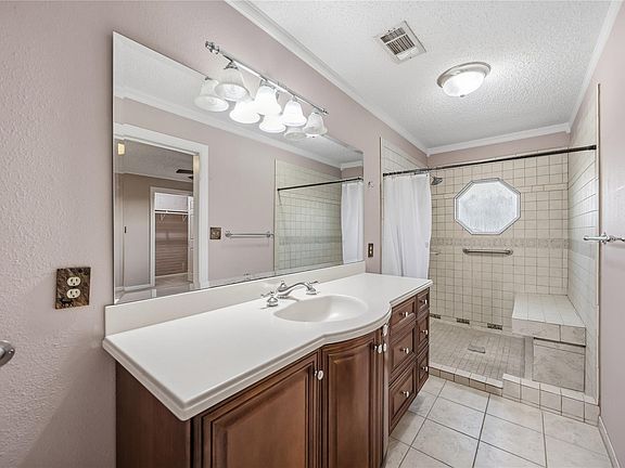 4th image of 422 Rice Ave