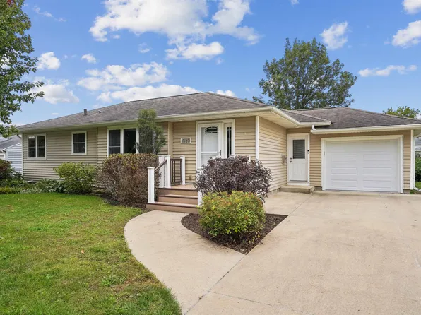 1522 W 7th St, Cedar Falls, IA 50613