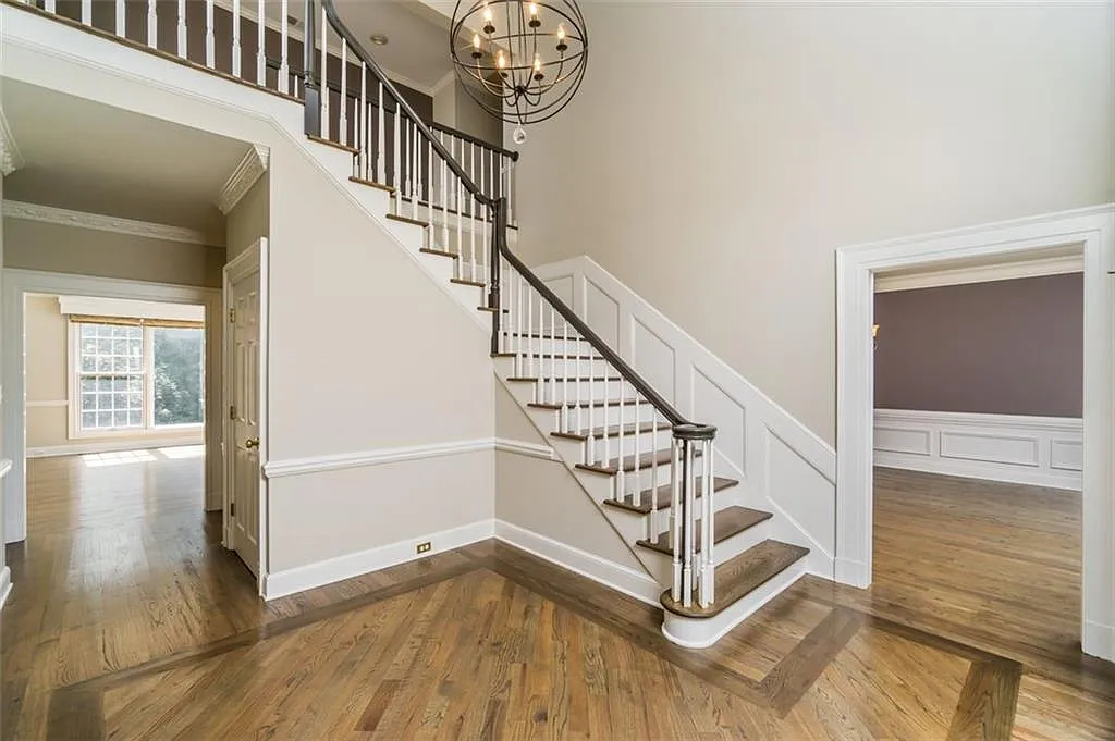 7 bed, 9.0 bath, 10097 sqft, $9,000 — Photo 3
