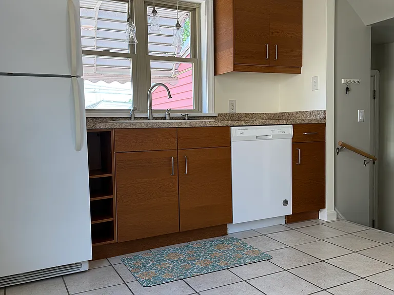 Eat-in kitchen with diswasher, stove and refrigerator