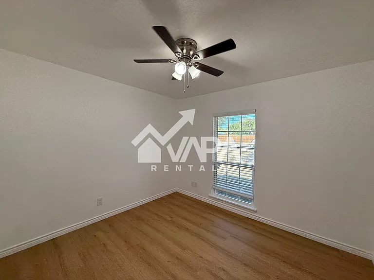 9318 Adams Hill Dr — Photo 9