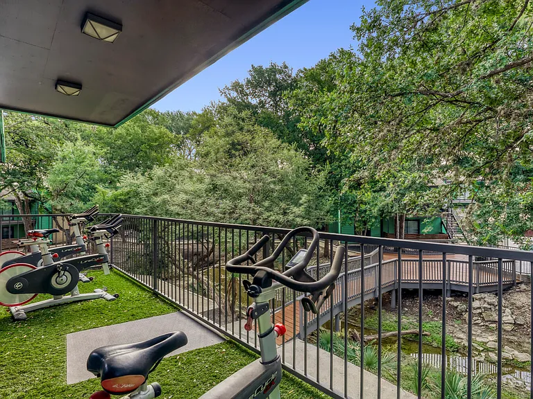 Verde Apartments — Photo 8