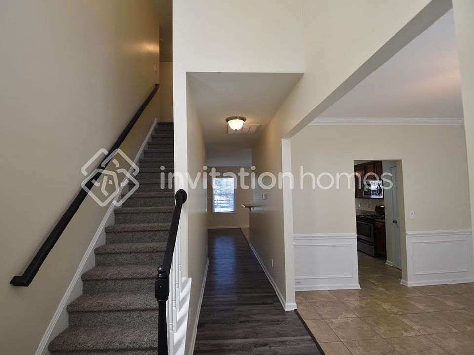 1st image of 107 Charing Pl