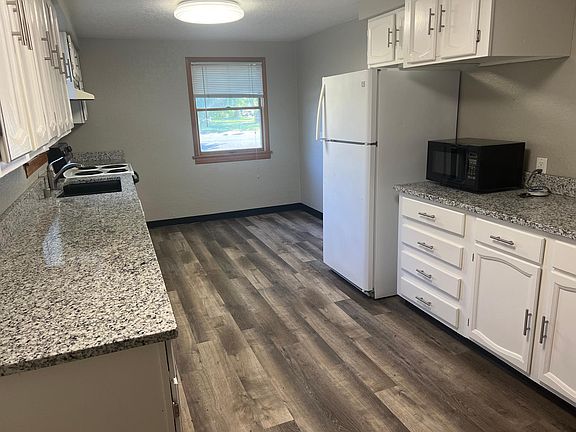 4th image of 1102 Cedar Ave