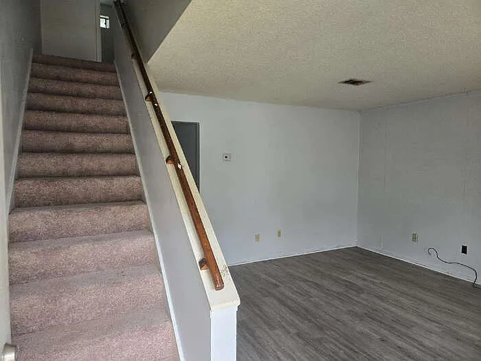 1040 Sable Dr #C — Photo 3