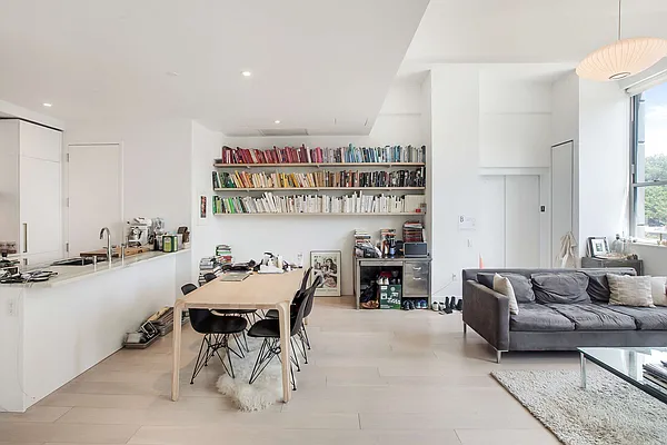 Rented by Golden Lioness Corp | media 17