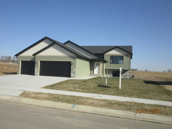 2108 Elk Run Dr SE, Pine Island, MN 55963