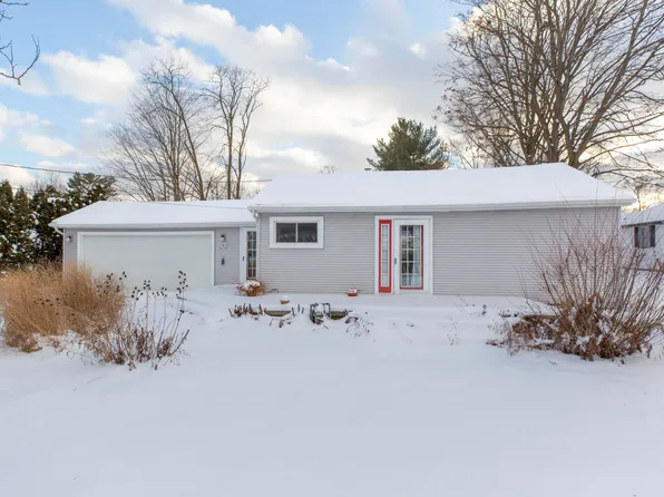 2582 Bartak St, Niles, MI 49120