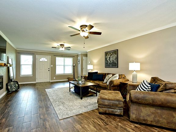 3rd image of 111 Crane Dr