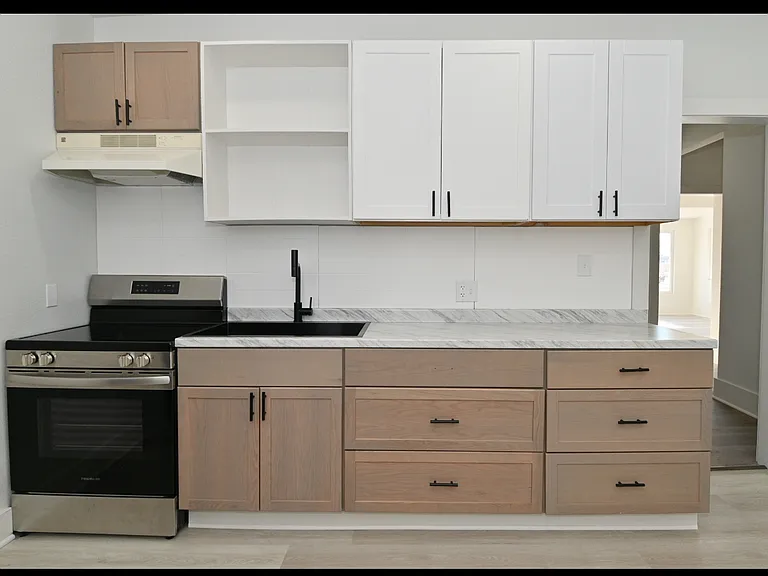 2918 N Kenwood Ave #A — Photo 12