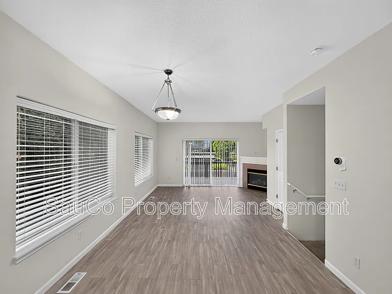 3 bed, 2.5 bath, 1742 sqft, $2,495 — Photo 4
