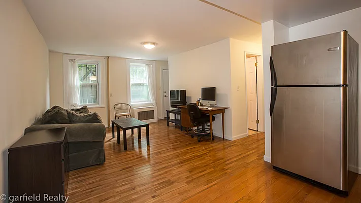 Rented by Garfield Realty  | media 23