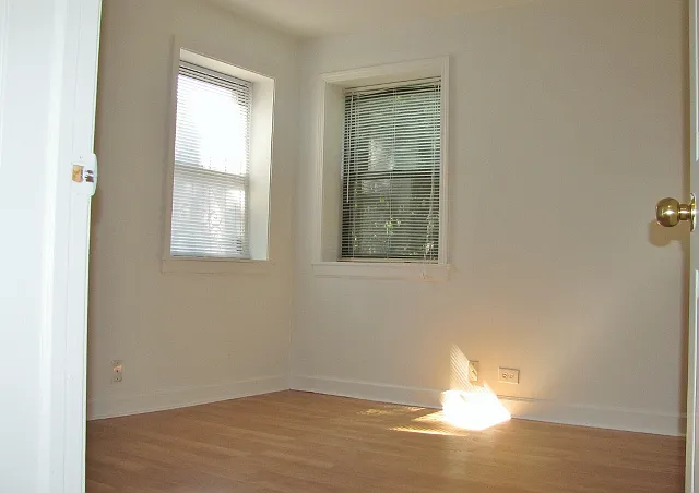 7413 N Seeley Ave — Photo 10