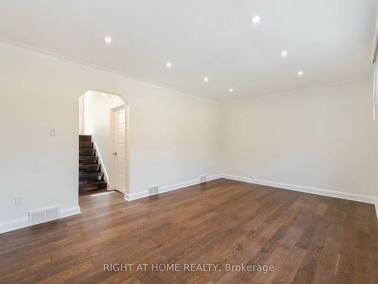 154 Martin Grove Rd — Photo 7