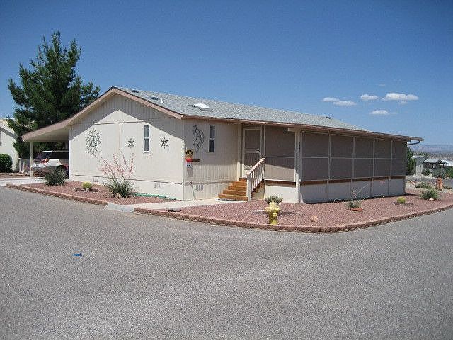 Corner lot with AWESOME views!