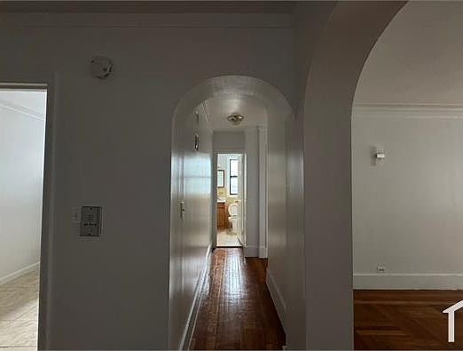 5th image of 4755 White Plains Rd APT 4C