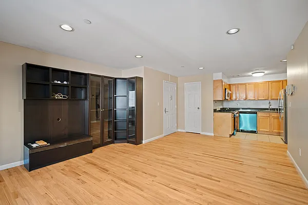 Rented by Nest Seekers International | media 22