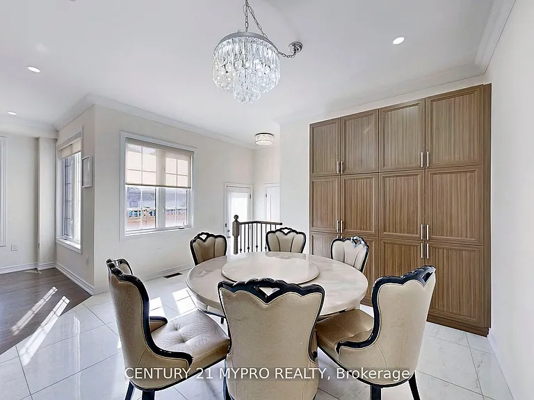 13 N Rexford Dr — Photo 11