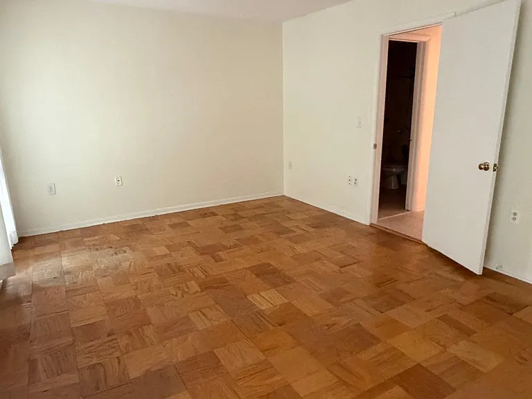 120 Cross Keys Rd #E — Photo 11