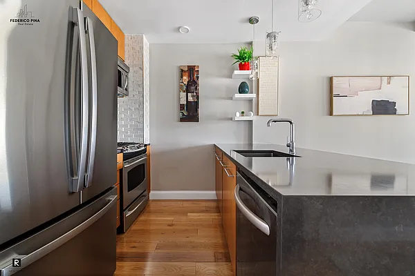 Sold by R New York | media 15