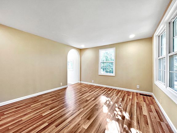 3rd image of 1701 Daytona Dr