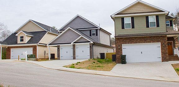 3rd image of 6714 Petunia Ct