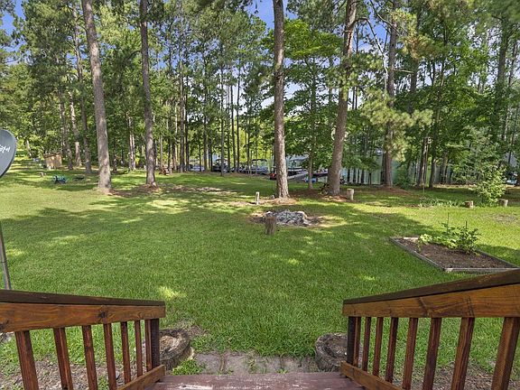 3rd image of 125 Red Oak Dr