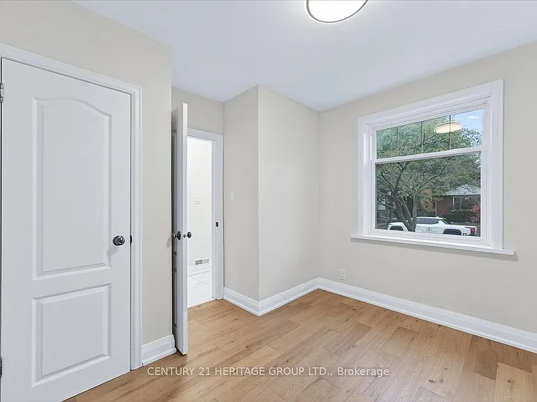 39 Reiner Rd #UPPER — Photo 12