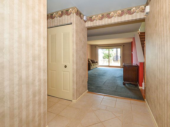 4th image of 111 Garrison Ct